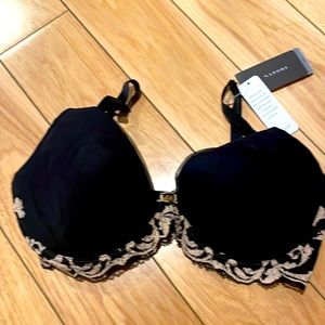 Natori NWT beautiful black and light cream lace bra